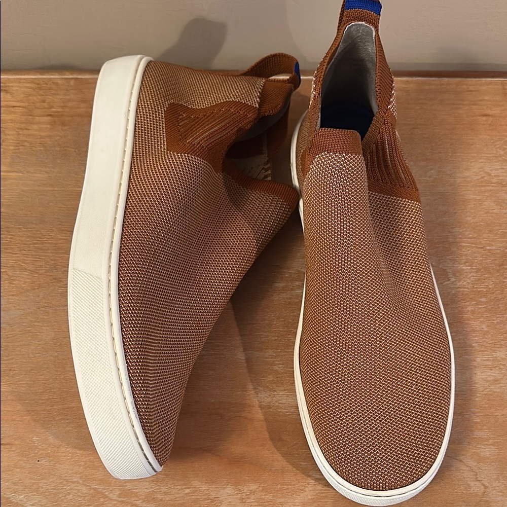 Rothy's The Chelsea Brown Fawn
Melange Pull on Sneakers